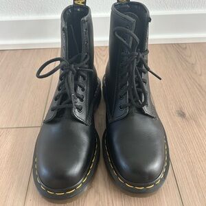 Dr. Martens Unisex Airwair Black Leather Lace-Up Boots